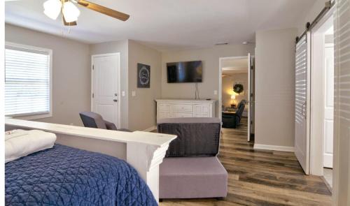 Statesboro Casa | The Cottage House on the Blue Mile - Family Friendly, Close to GSU!