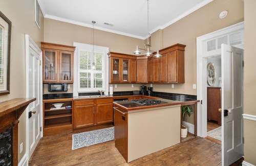 New Bern Casa | The Cottage on Hancock - entire historic cottage