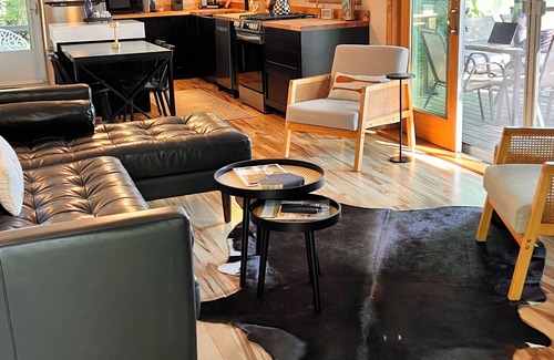 Cassopolis Cabaña | The Cottage on Heiner Hill fosters peace & is that reset you're searching for.