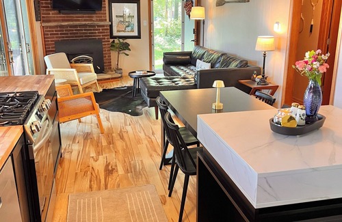 Cassopolis Cabaña | The Cottage on Heiner Hill fosters peace & is that reset you're searching for.