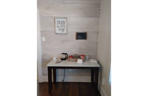 Brenham Cabaña | The Cottage on Main
