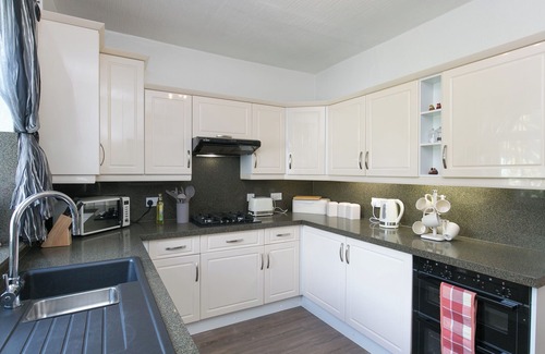 Llandudno Casa | The Cottage on the Beach - Sleeps 7 - Large Garden