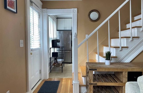 Victorian Village Casa | The Cottage | Parking + Private Patio + Fast WiFi