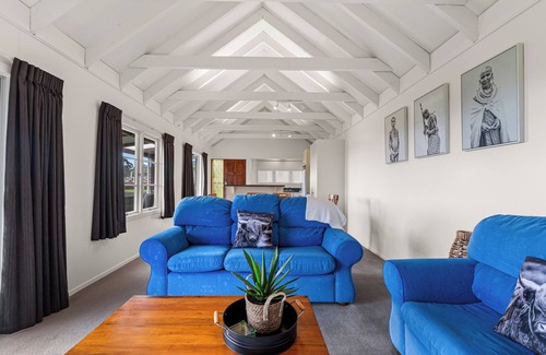 Owhata Casa | The Cottage - Rotorua Holiday Farmstay