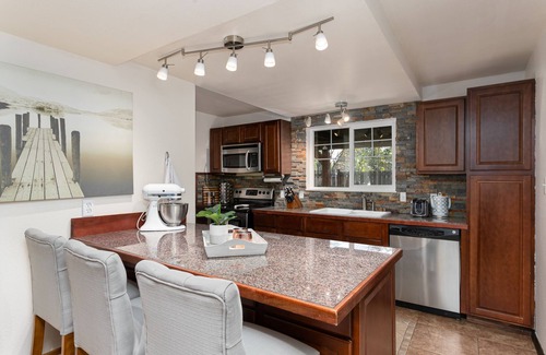 Highline Cabaña | The Cottage + Unit B at Lotus Estates - Pool and Hot Tub!