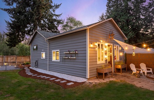 Highline Cabaña | The Cottage + Unit B at Lotus Estates - Pool and Hot Tub!
