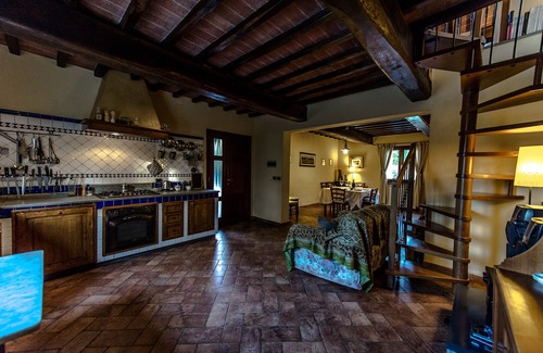 Empoli Casa | La casa de campo en medio de un pequeño valle verde'La hogar de los olmos '