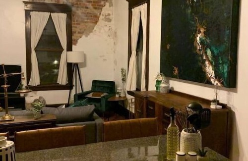 El Paso Apartamento | The Courthouse Loft - History with a hot tub!
