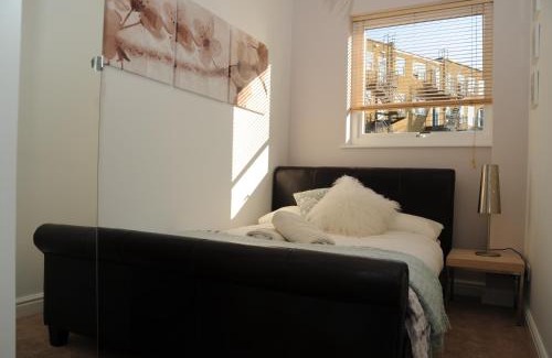 Windsor City Centre Apartamento | The Courtyard 2 Bedroom Apartments in Central Windsor with Parking