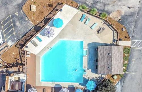Indian Point Apartamento | The Cove 12-4 By SDC, Big Deck, Pool, Hot Tub, By Lake , No Stairs
