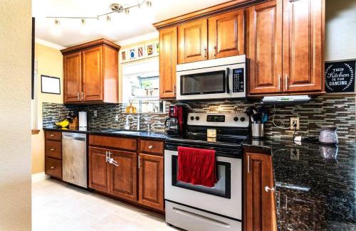 Indian Point Apartamento | The Cove 19-1 By SDC, Big Deck, Pool, Hot Tub, By Lake