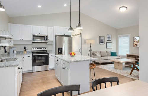 Sylvan Beach Cabaña | The Cove at Sylvan Beach - Pet friendly lakeside cottage with a pontoon boat!