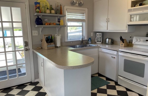 Clearwater Casa | The Cove - Bungalow with a Private Pool and Bikes!