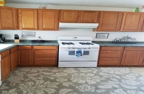 Edinboro Cabaña | The Cove, cozy cottage by Edinboro Lake