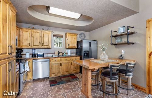 Grove Cabina | The Cowskin Cabin - Lakeview, great for fishermen, families and friends!
