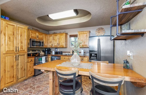 Grove Cabina | The Cowskin Cabin - Lakeview, great for fishermen, families and friends!