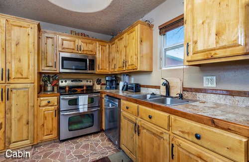 Grove Cabina | The Cowskin Cabin - Lakeview, great for fishermen, families and friends!