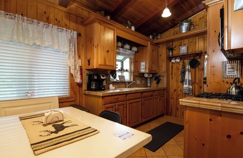 Wrightwood Cabina | The Cozy 2 bedroom Pineland Chalet