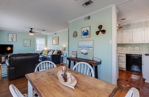 Long Beach Casa | The Cozy Blue Cottage