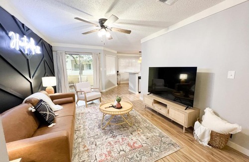 Huntsville Apartamento | The Cozy Bohemian in Mid-City!