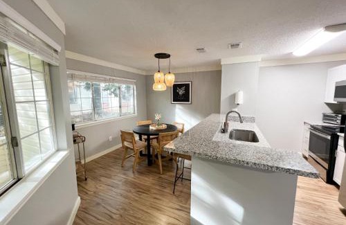 Huntsville Apartamento | The Cozy Bohemian in Mid-City!
