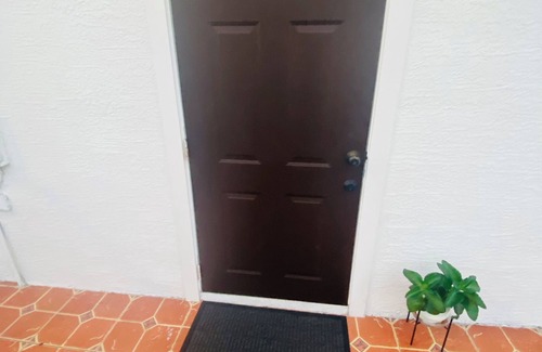 Bearss Plaza Cabaña | The Cozy Corner, A happy place - 2 min from 275 & I-4, & 4 min from Bush Gardens