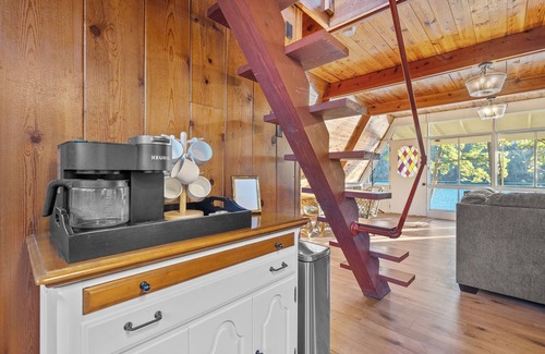 Piney Casa | The Cozy Cove A Unique and Unforgettable Experience on Lake Hamilton