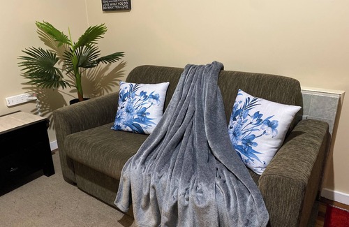 Upper Hutt Casa | The Cozy Hutt Home - 2-minutes to City Centre, Brewtown and Hutt River Trail
