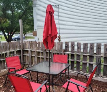 Lake Luzerne-Hadley Casa | The Cozy Red cottage