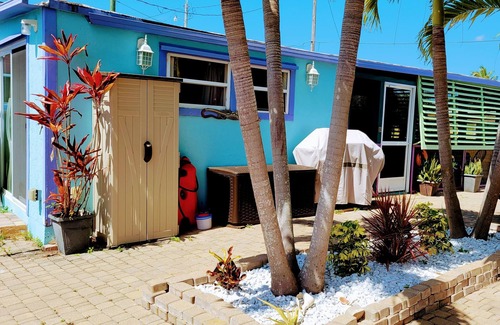 Matlacha Casa | The Crab Shack - Fully-equipped and Updated 2-bedroom Waterfront Vacation Rental