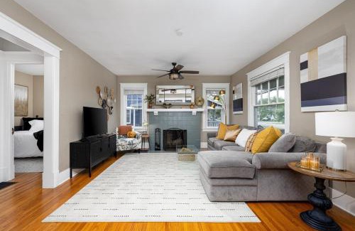 Perrysburg Casa | The Craftsman Uptown - Walk to Shops & Eats