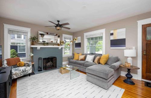 Perrysburg Casa | The Craftsman Uptown - Walk to Shops & Eats