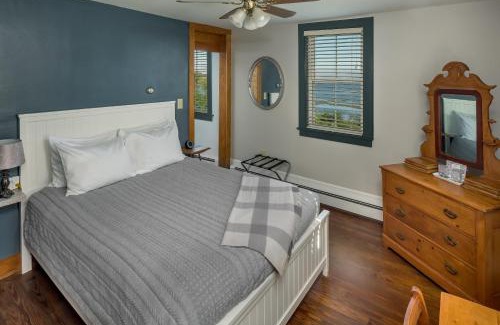 Tenants Harbor Hotel | The Craignair Inn & Causeway Restaurant