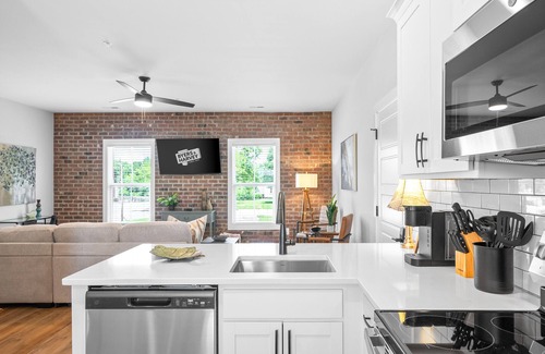 Clarksville Apartamento | The Crash Pad at "The Spot" (281 Liberty Pkwy)