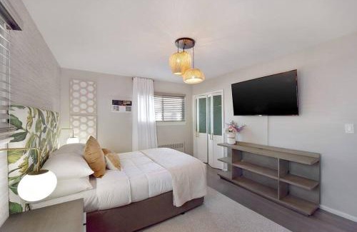 Lakeview Casa | The Creative Experience 3 bedroom Residential Home