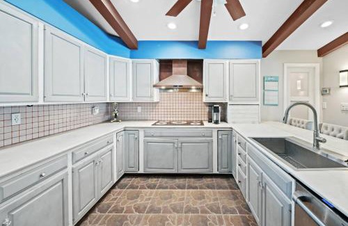 Survey Creek Villa | The Creek Resort - Revamped Chic 4BR Haven with Massive Pool, Hot Tub, and Outdoor Space
