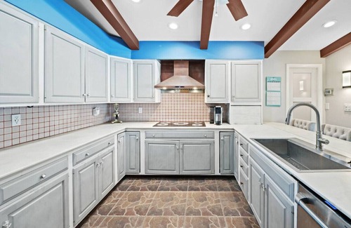 Survey Creek Villa | The Creek Resort - Revamped Chic 4BR Haven w/Pool