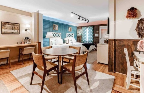 Roselawn Finance Apartamento | The Creek Suite: themed getaway!