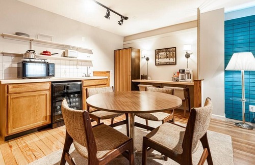 Roselawn Finance Apartamento | The Creek Suite: themed getaway!