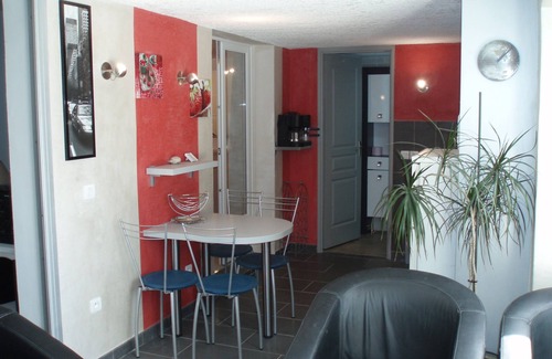 Ensues-la-Redonne Apartamento | Los arroyos, el mar, las caminatas y un hermoso apartamento con piscina.