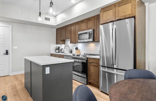 Dead Man's Flats Condominio | 1 Bed/1 Bath Sparrowhawk-Top Floor/Creekside
