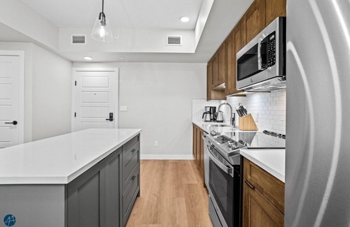 Dead Man's Flats Condominio | 1 Bed/1 Bath Sparrowhawk-Top Floor/Creekside