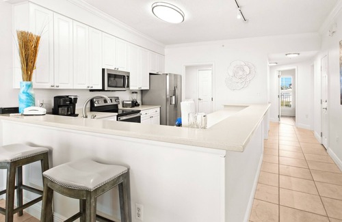 St. Tropez Condominio | The Crescent 311, Beach Service Included in Season!