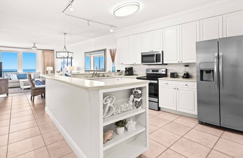 St. Tropez Condominio | The Crescent 311, Beach Service Included in Season!
