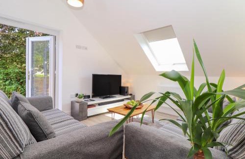 Helston Casa | The Crest