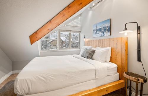 Whistler Village Apartamento | The Crest, Spacious, Central Condo, Free Parking