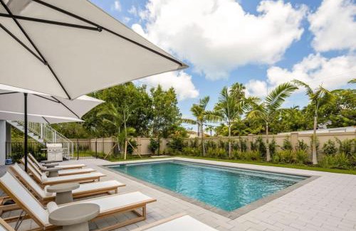 Key West Casa | The Crestwood House - Private Heated Pool & Parking