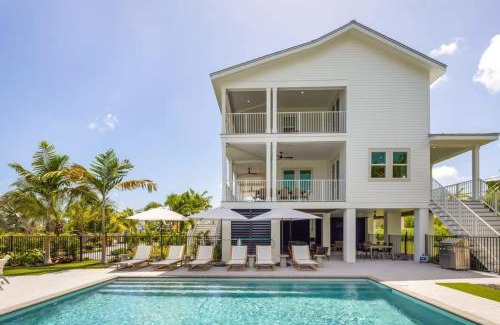 Key West Casa | The Crestwood House - Private Heated Pool & Parking
