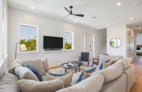 Key West Casa | The Crestwood House - Private Heated Pool & Parking