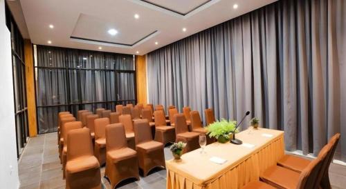 Medan Hotel | The Crew Hotel Kualanamu International Airport